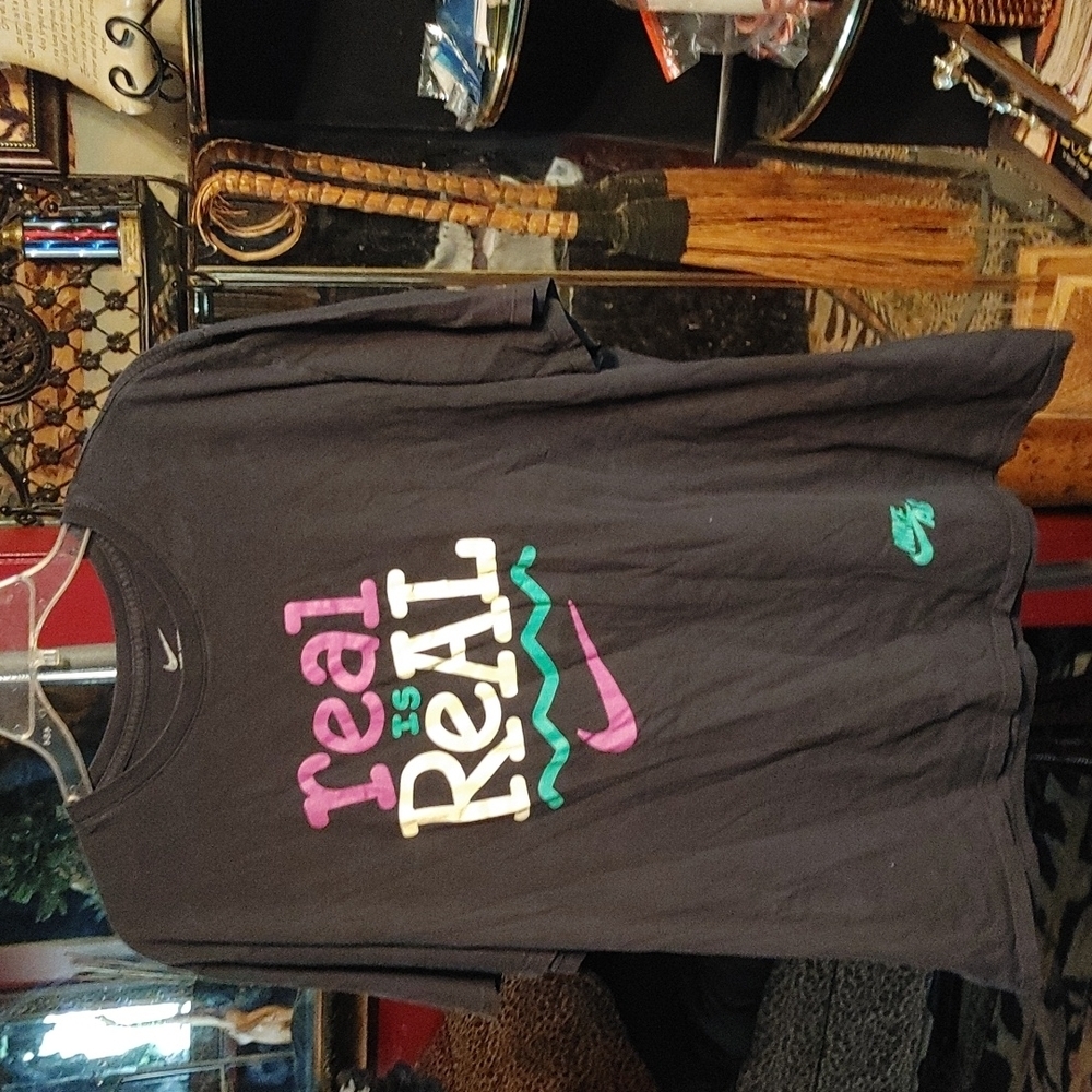 Woman's nike tee